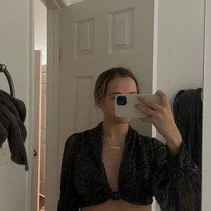 Cropped, long-sleeve glittery shirt from Zara! #zara #croptop